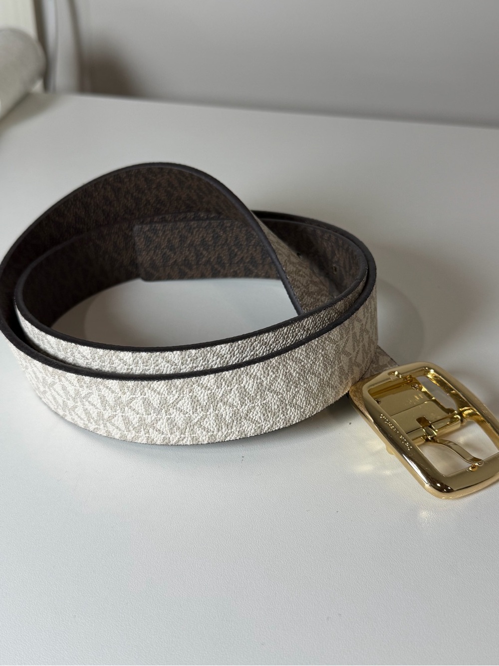 Michael Kors Size 40 Reversible Beige & Brown Monogram Belt with Gold Buckle